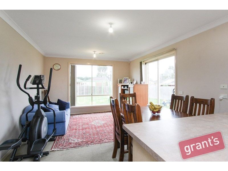 72 Dunbarton Drive, Pakenham VIC 3810