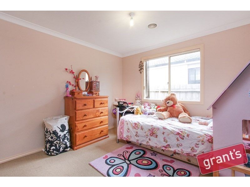 72 Dunbarton Drive, Pakenham VIC 3810