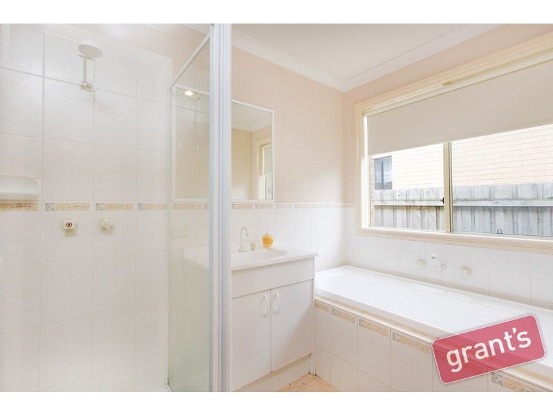 72 Dunbarton Drive, Pakenham VIC 3810