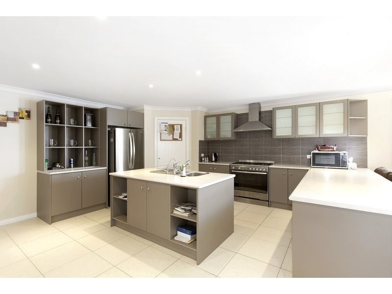 11 Mia Drive, Pakenham VIC 3810