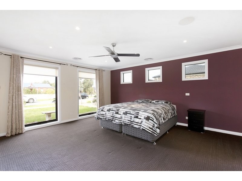11 Mia Drive, Pakenham VIC 3810