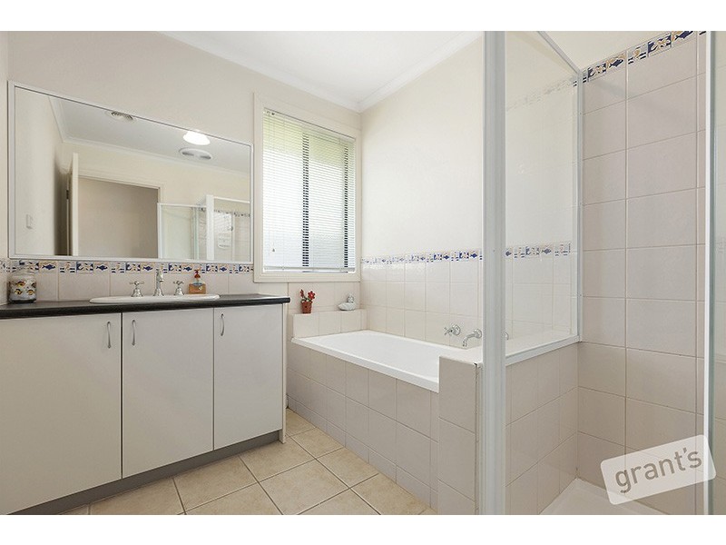 3/39 Ebony Drive, Pakenham VIC 3810