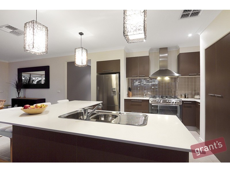 34 Gallery Way, Pakenham VIC 3810