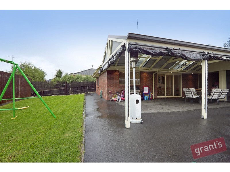 33 Adrian Drive, Pakenham VIC 3810