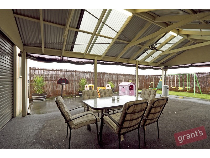 33 Adrian Drive, Pakenham VIC 3810