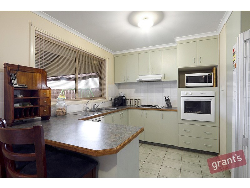 33 Adrian Drive, Pakenham VIC 3810