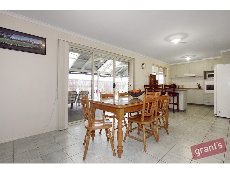 33 Adrian Drive, Pakenham VIC 3810