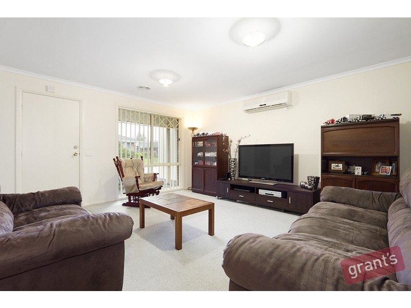 33 Adrian Drive, Pakenham VIC 3810