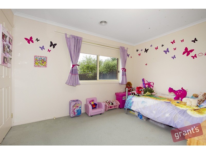 33 Adrian Drive, Pakenham VIC 3810