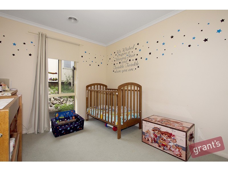 33 Adrian Drive, Pakenham VIC 3810