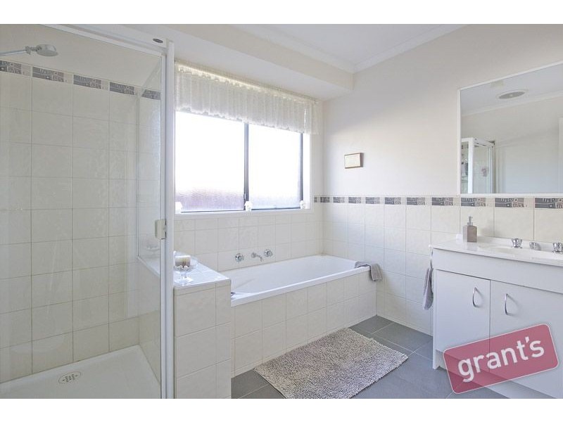 34 Grevillea Place, Pakenham VIC 3810