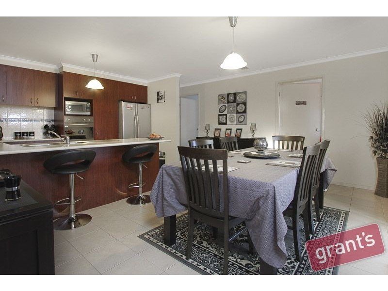 34 Grevillea Place, Pakenham VIC 3810