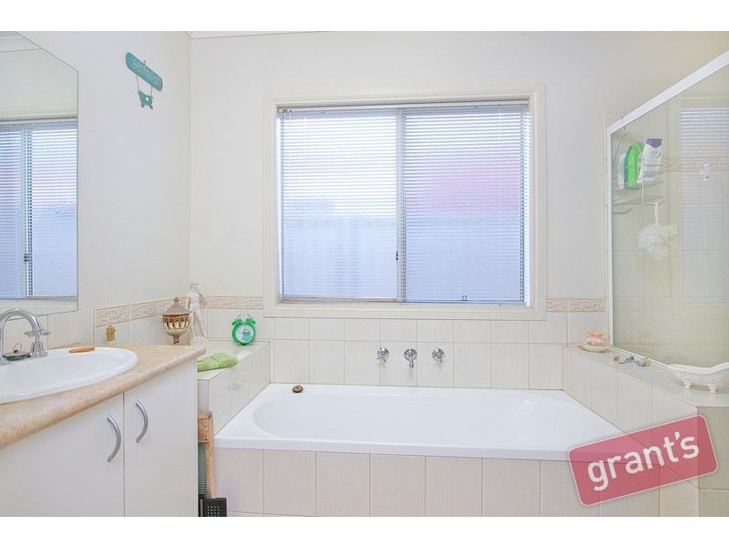 6 Ashwood Grove, Pakenham VIC 3810