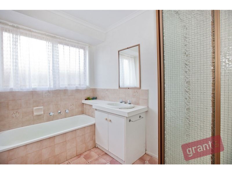 8 Beaumont Court, Pakenham VIC 3810