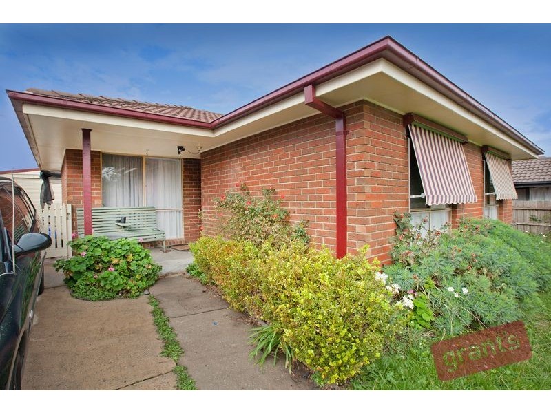 8 Beaumont Court, Pakenham VIC 3810