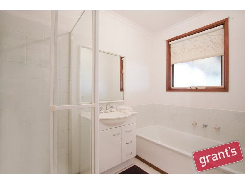 33 Warana Drive, Hampton Park VIC 3976