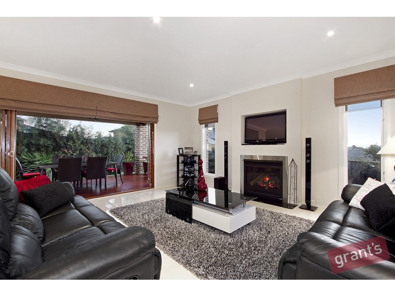 34 Cambridge Drive, Berwick VIC 3806