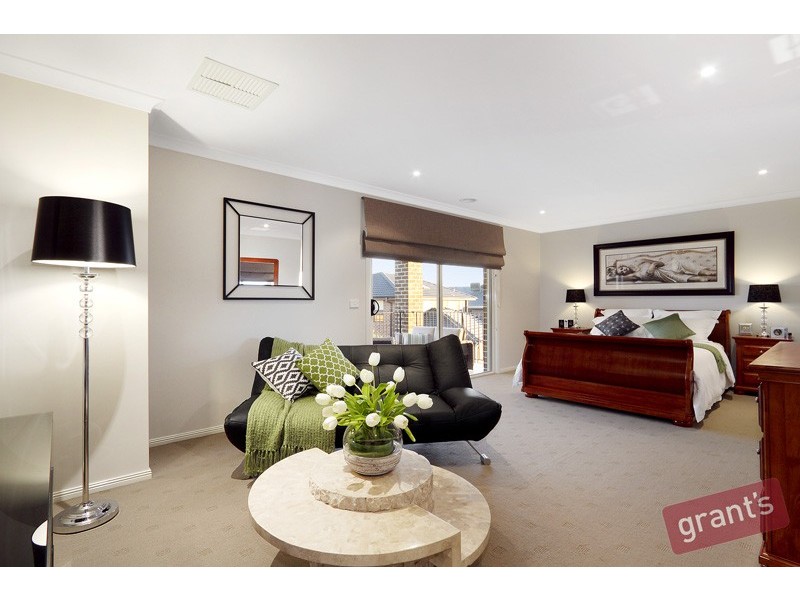 34 Cambridge Drive, Berwick VIC 3806