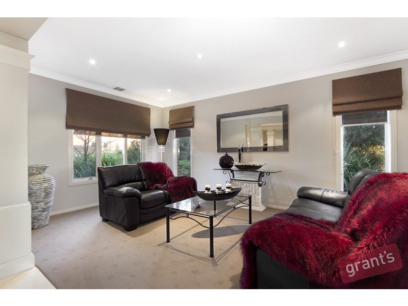 34 Cambridge Drive, Berwick VIC 3806