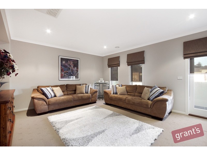 34 Cambridge Drive, Berwick VIC 3806