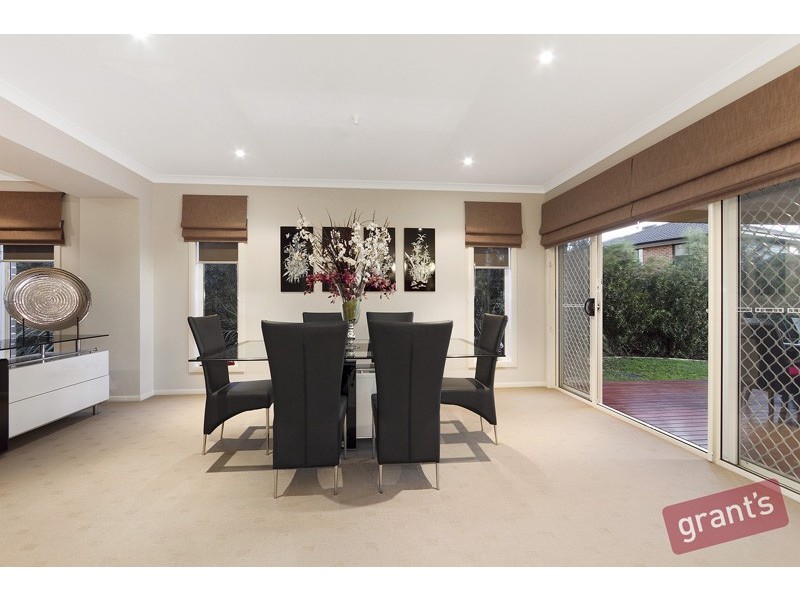34 Cambridge Drive, Berwick VIC 3806