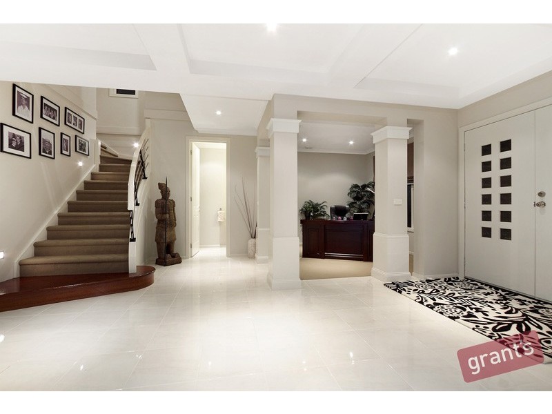 34 Cambridge Drive, Berwick VIC 3806