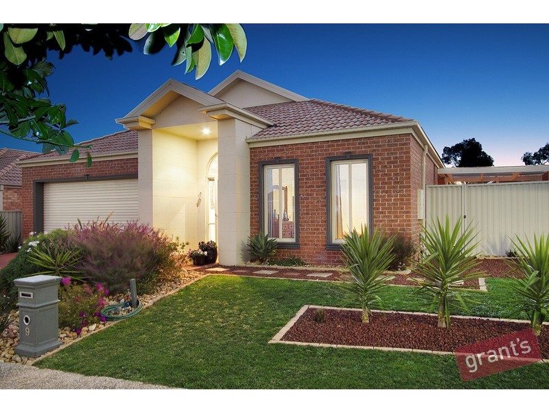 9 Charlotte Pass, Pakenham VIC 3810