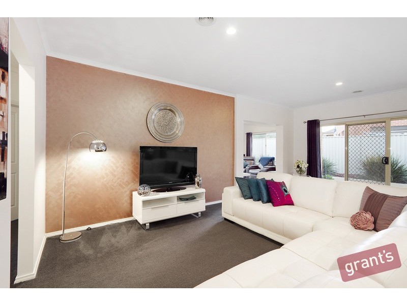 9 Charlotte Pass, Pakenham VIC 3810