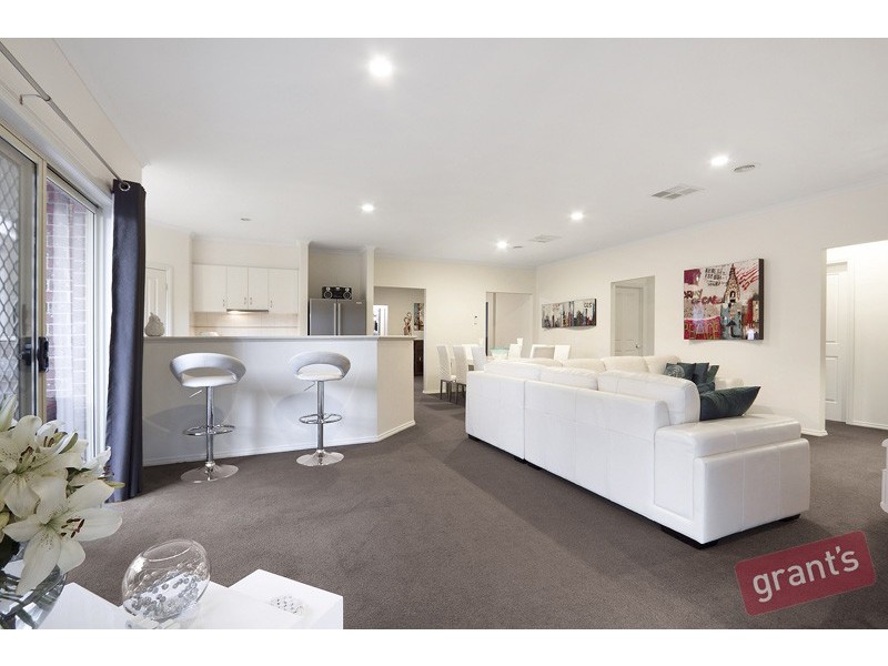 9 Charlotte Pass, Pakenham VIC 3810