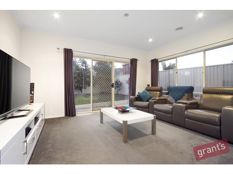 9 Charlotte Pass, Pakenham VIC 3810