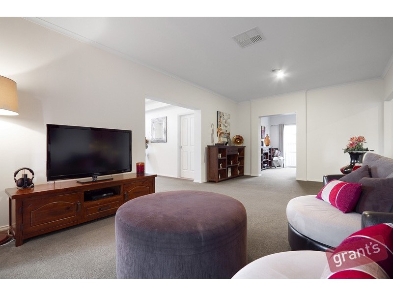 9 Charlotte Pass, Pakenham VIC 3810