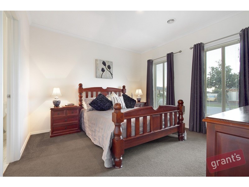 9 Charlotte Pass, Pakenham VIC 3810