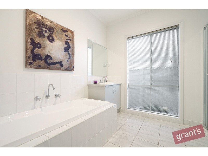 9 Charlotte Pass, Pakenham VIC 3810