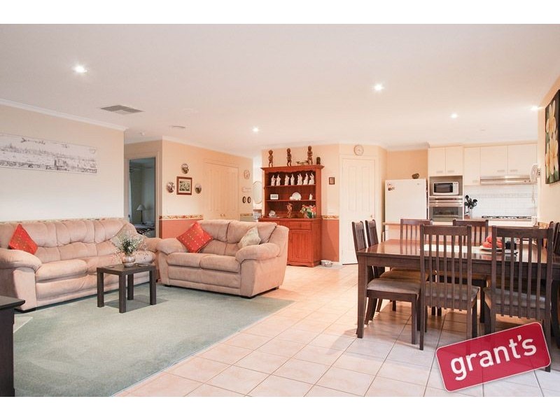 3 Pioneers Crescent, Pakenham VIC 3810