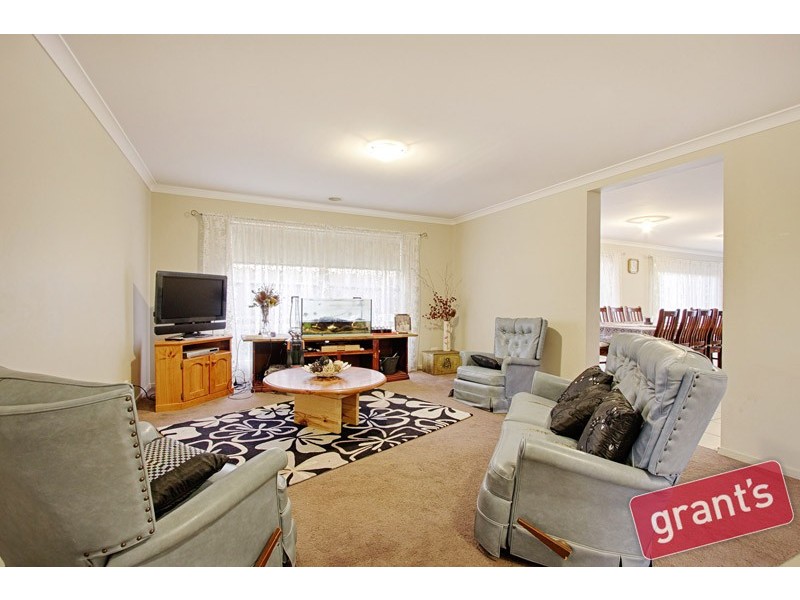 87 Sandalwood Drive, Pakenham VIC 3810