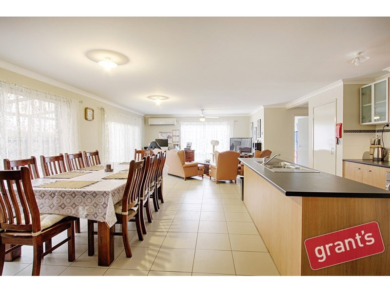 87 Sandalwood Drive, Pakenham VIC 3810