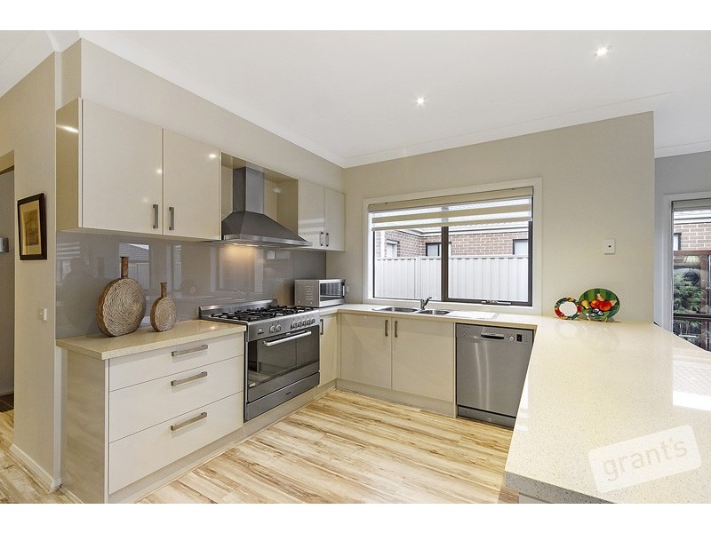 7 Hamish Avenue, Pakenham VIC 3810