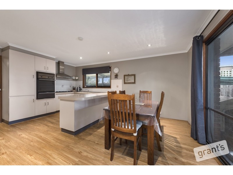 24 Lorraine Court, Pakenham VIC 3810