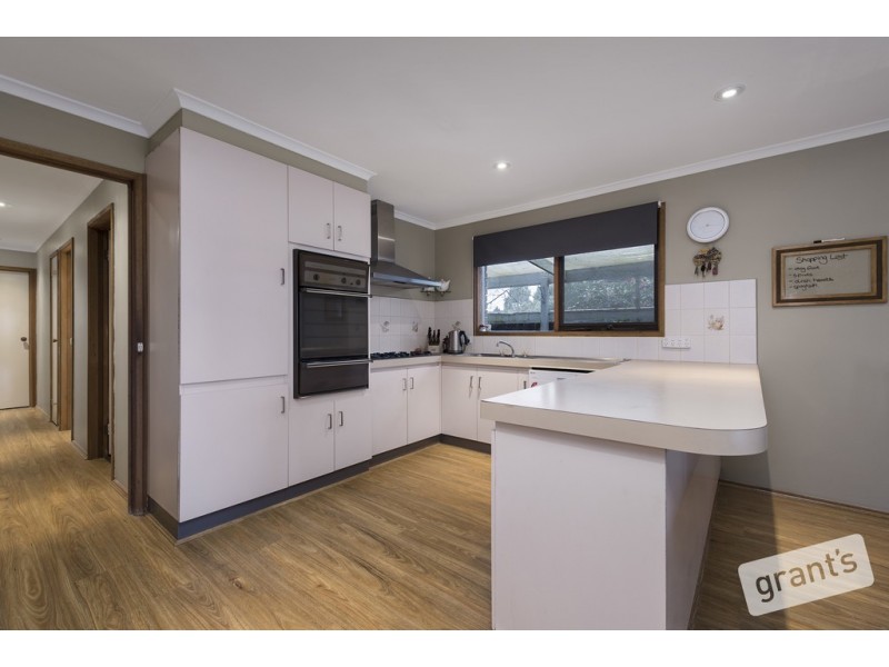 24 Lorraine Court, Pakenham VIC 3810