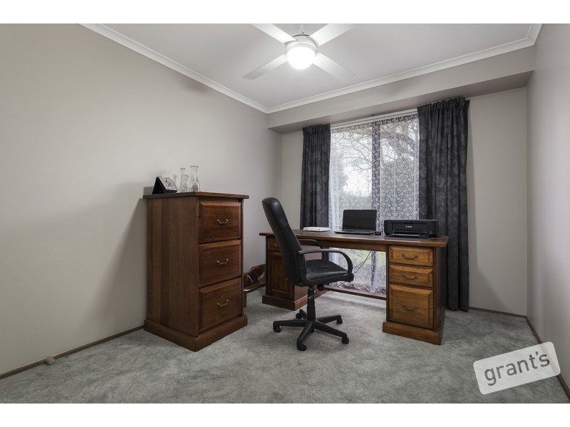 24 Lorraine Court, Pakenham VIC 3810