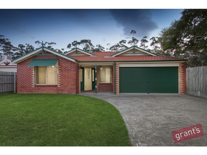 55 Wakenshaw Cr, Pakenham VIC 3810