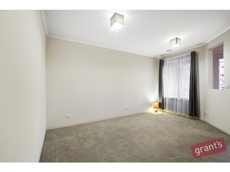 55 Wakenshaw Cr, Pakenham VIC 3810