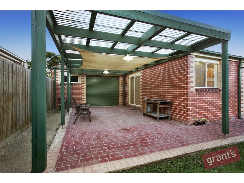 55 Wakenshaw Cr, Pakenham VIC 3810