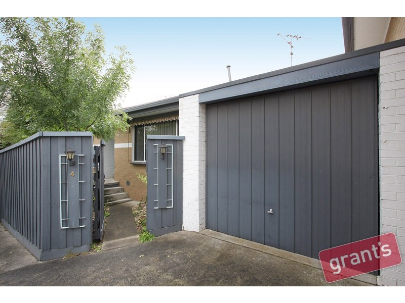 Unit 4/ 27-29 Princes Hwy, Pakenham VIC 3810