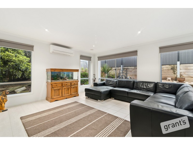 10 Windermere Boulevard, Pakenham VIC 3810