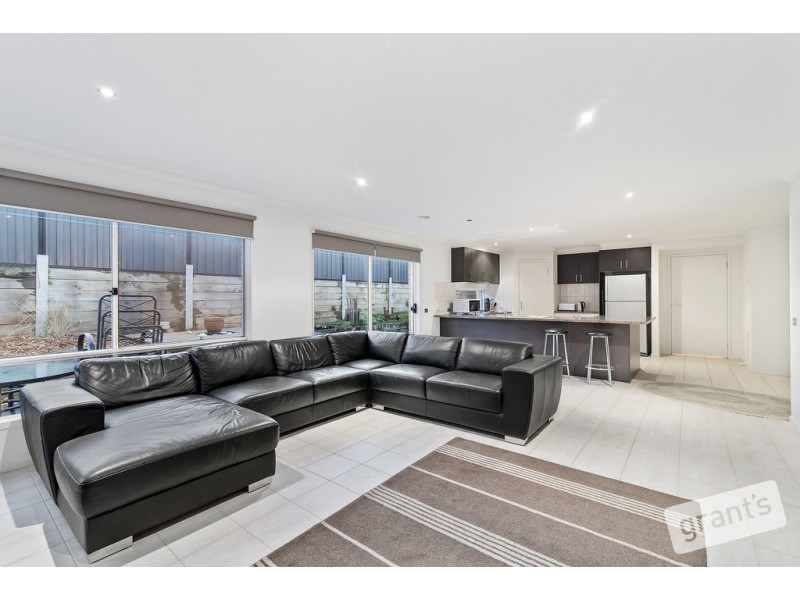 10 Windermere Boulevard, Pakenham VIC 3810