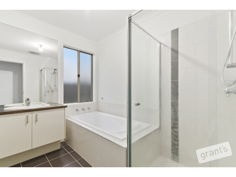 10 Windermere Boulevard, Pakenham VIC 3810