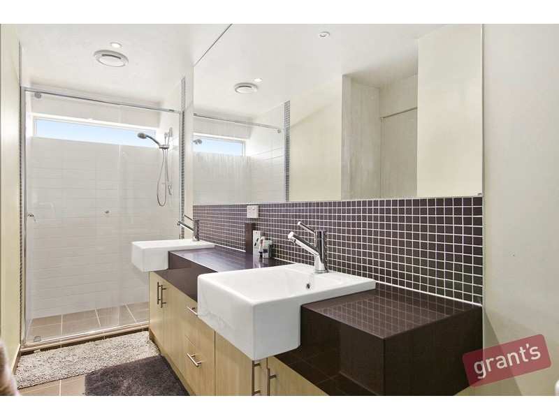 5 Oaks Lane, Pakenham VIC 3810