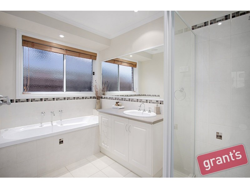 5 Sheoak Court, Pakenham VIC 3810