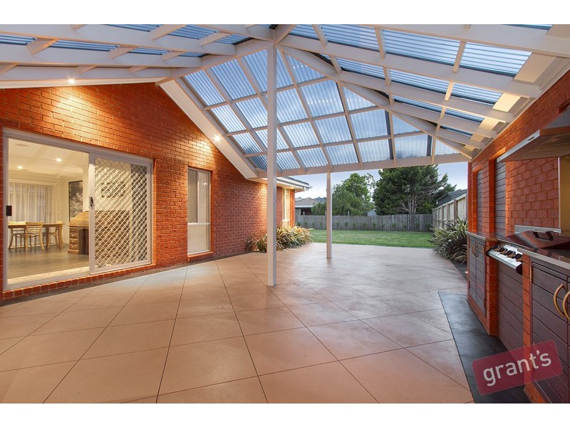 10 Murdoch Avenue, Narre Warren VIC 3805